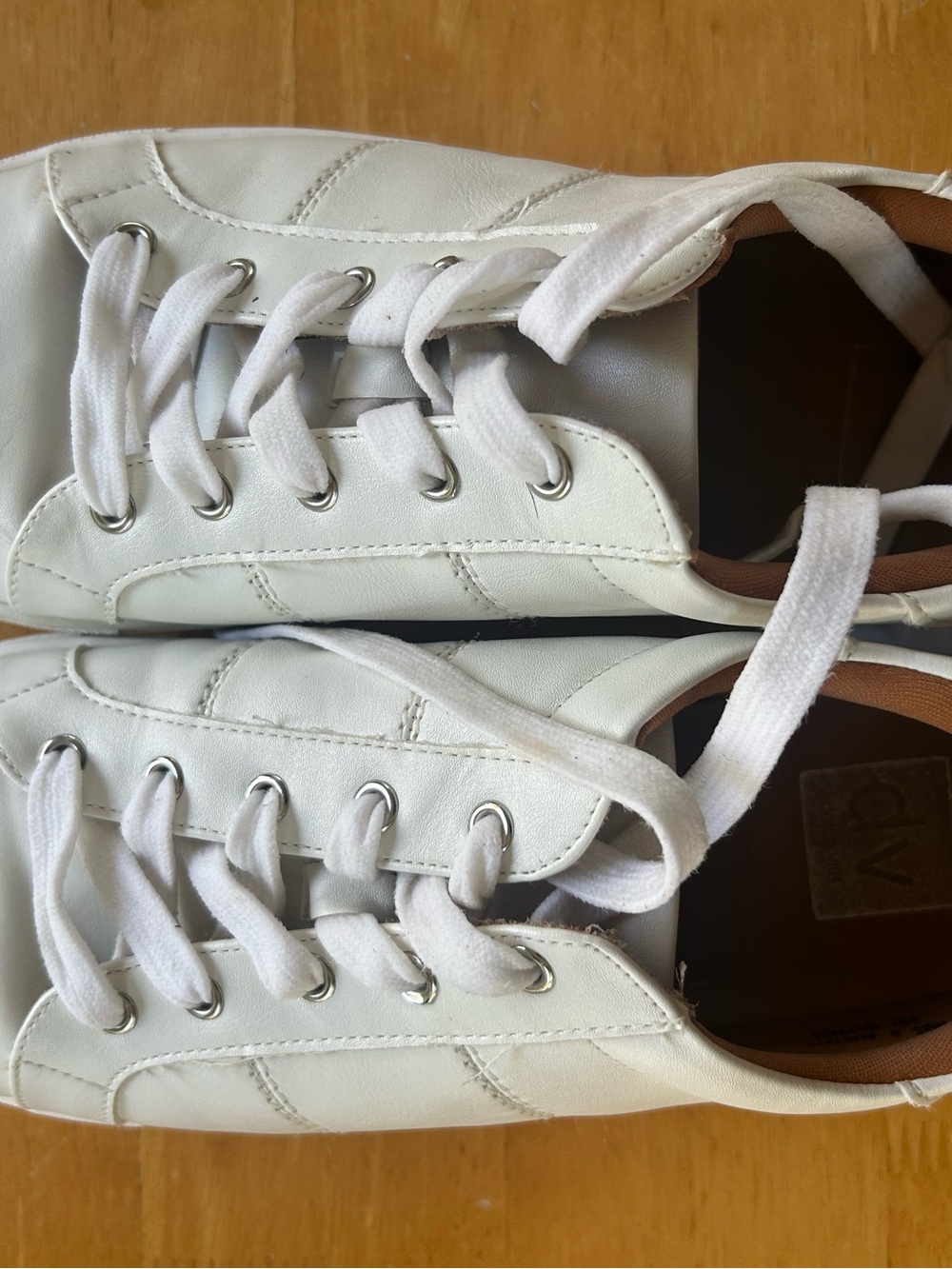 Dolce Vita White Leather Low-Top Lace-Up Sneakers